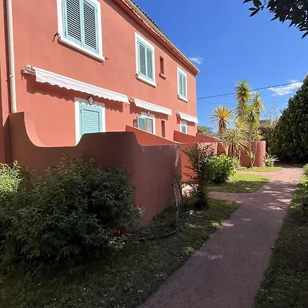 Studio Climatise Proche Plage Avec Terrasse, Bbq, Parking Securise Et Equipements Inclus - Fr-1-650-21 Apartmán